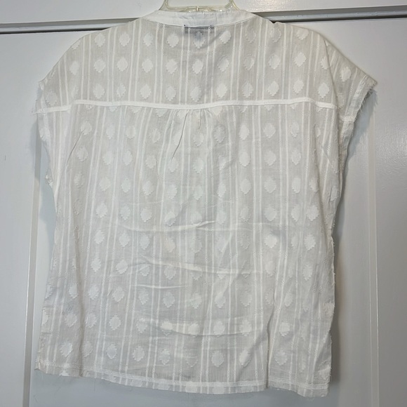 Flags & Anthem White Button-Up Blouse size medium. - Picture 10 of 11